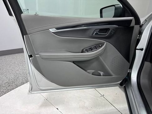 Used 2015 Chevrolet Impala LT w/ Convenience Package FWD image 10