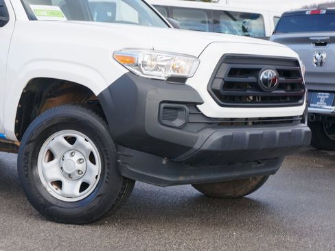 Used 2022 Toyota Tacoma SR image 3