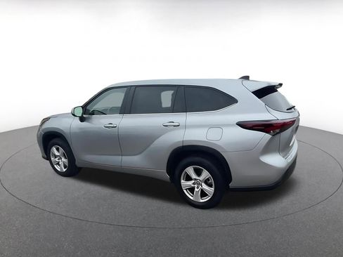 Used 2025 Toyota Highlander LE image 10