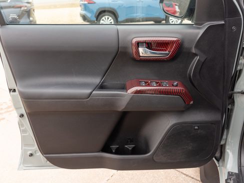 Used 2022 Toyota Tacoma TRD Sport w/ TRD Premium Sport Package image 9