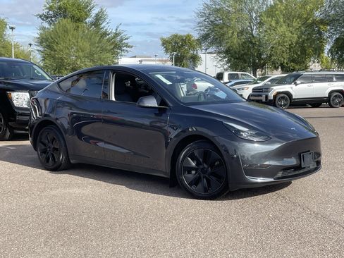 Used 2025 Tesla Model Y Long Range image 32