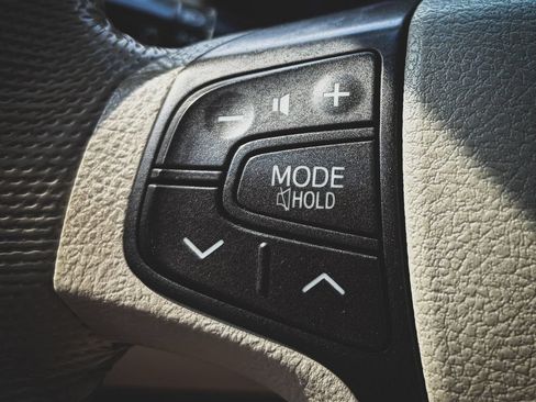 Used 2014 Toyota Sienna XLE FWD image 10