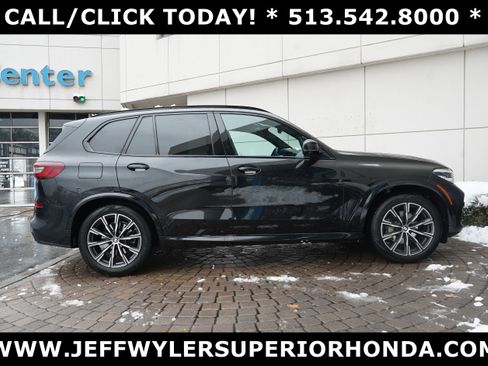 Used 2022 BMW X5 xDrive40i w/ M Sport Package image 2