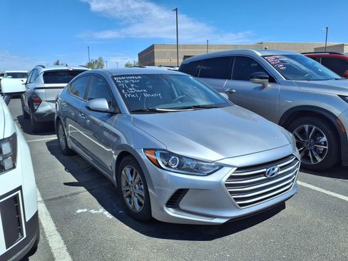 Used 2017 Hyundai Elantra SE FWD image 2