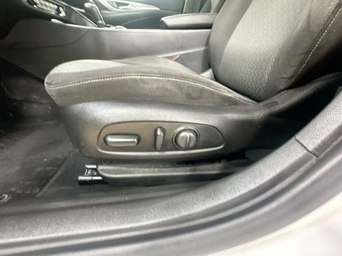 Used 2018 Buick Regal Preferred FWD image 15