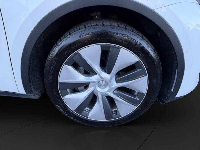 Used 2022 Tesla Model Y Long Range AWD/4WD image 21
