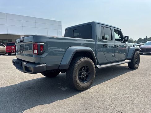 Used 2025 Jeep Gladiator Sport AWD/4WD image 6