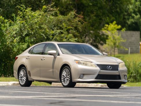 Used 2013 Lexus ES 350 w/ Luxury Pkg FWD image 45