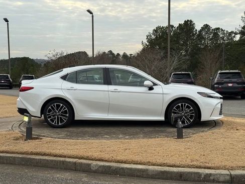 Used 2025 Toyota Camry XLE w/ Premium Plus Package image 8