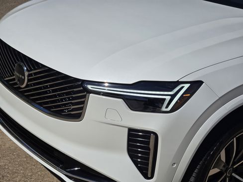 Certified 2025 Volvo XC90 T8 Plus w/ Protection Package Premier image 14