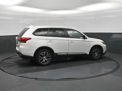 Used 2018 Mitsubishi Outlander SE AWD/4WD image 17