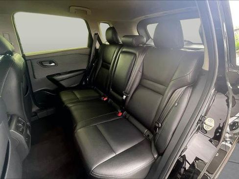 Certified 2023 Nissan Rogue SV FWD image 19