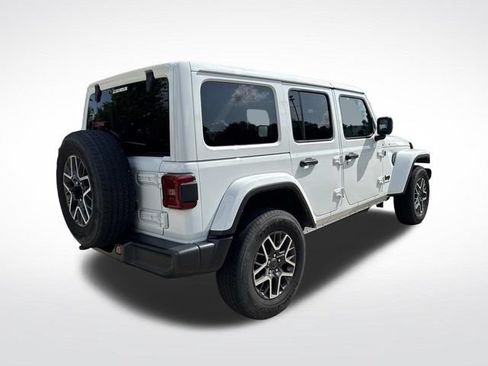 Used 2025 Jeep Wrangler Unlimited Sahara AWD/4WD image 9
