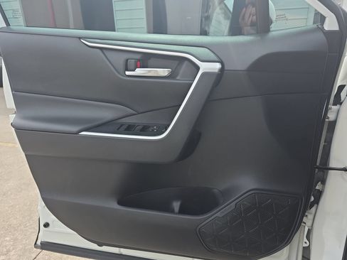 Used 2021 Toyota RAV4 XLE w/ Convenience Package FWD image 24