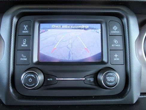 Used 2018 Jeep Wrangler Unlimited Sport image 24