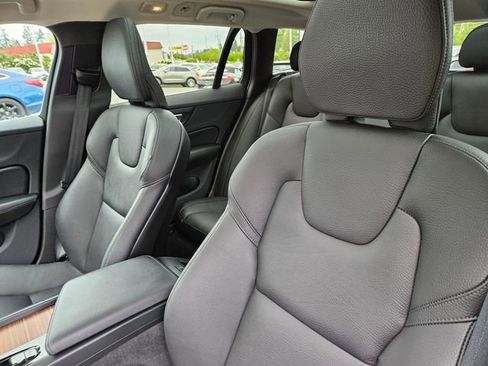 Certified 2025 Volvo V60 B5 Cross Country Plus AWD/4WD image 18