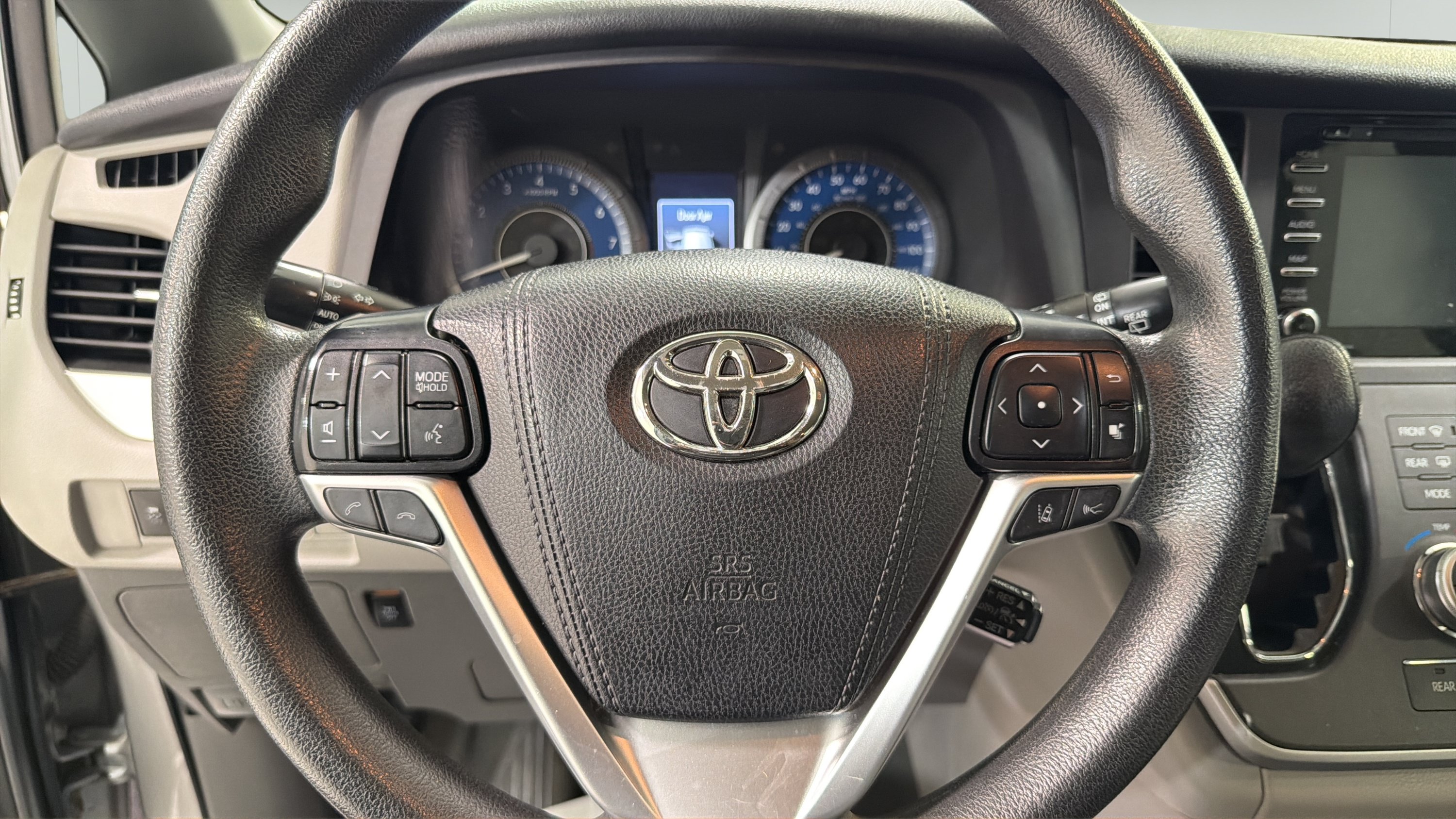 Used 2020 Toyota Sienna LE FWD image 12