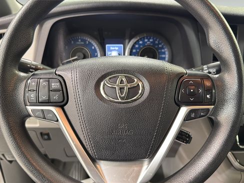 Used 2020 Toyota Sienna LE FWD image 12