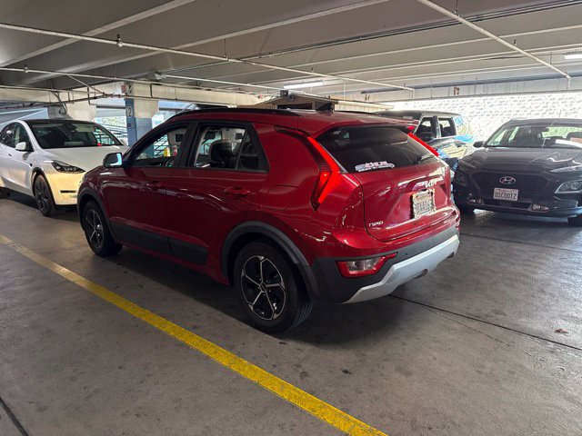 Used 2023 Kia Niro EX FWD image 5