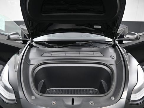 Used 2023 Tesla Model Y 2WD image 37