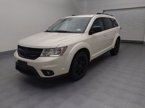 Used 2019 Dodge Journey SE w/ Connectivity Group image 2