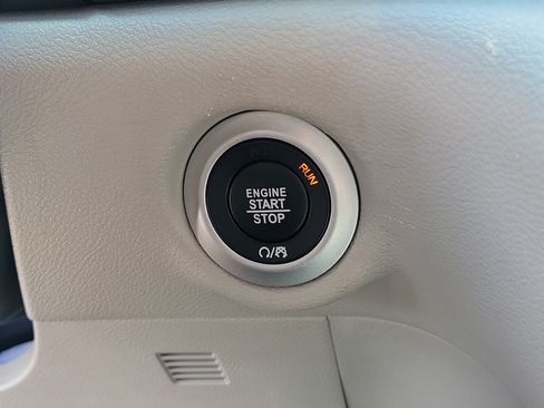 Used 2022 Chrysler Pacifica Touring-L FWD image 28