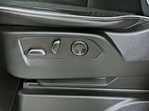 Used 2021 Cadillac Escalade ESV Premium Luxury w/ LPO, Illumination Package image 22