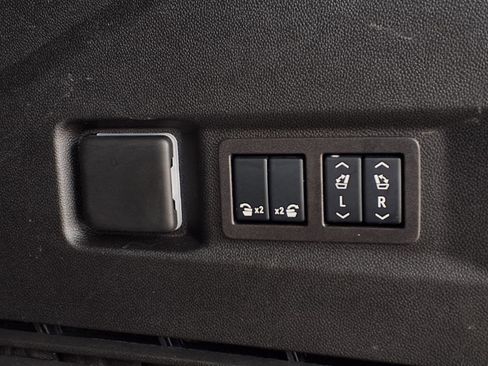 Used 2024 Chevrolet Tahoe Z71 w/ Luxury Package image 13