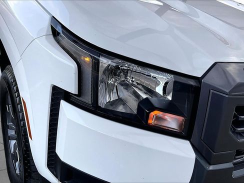 Certified 2025 Nissan Frontier SV RWD image 27