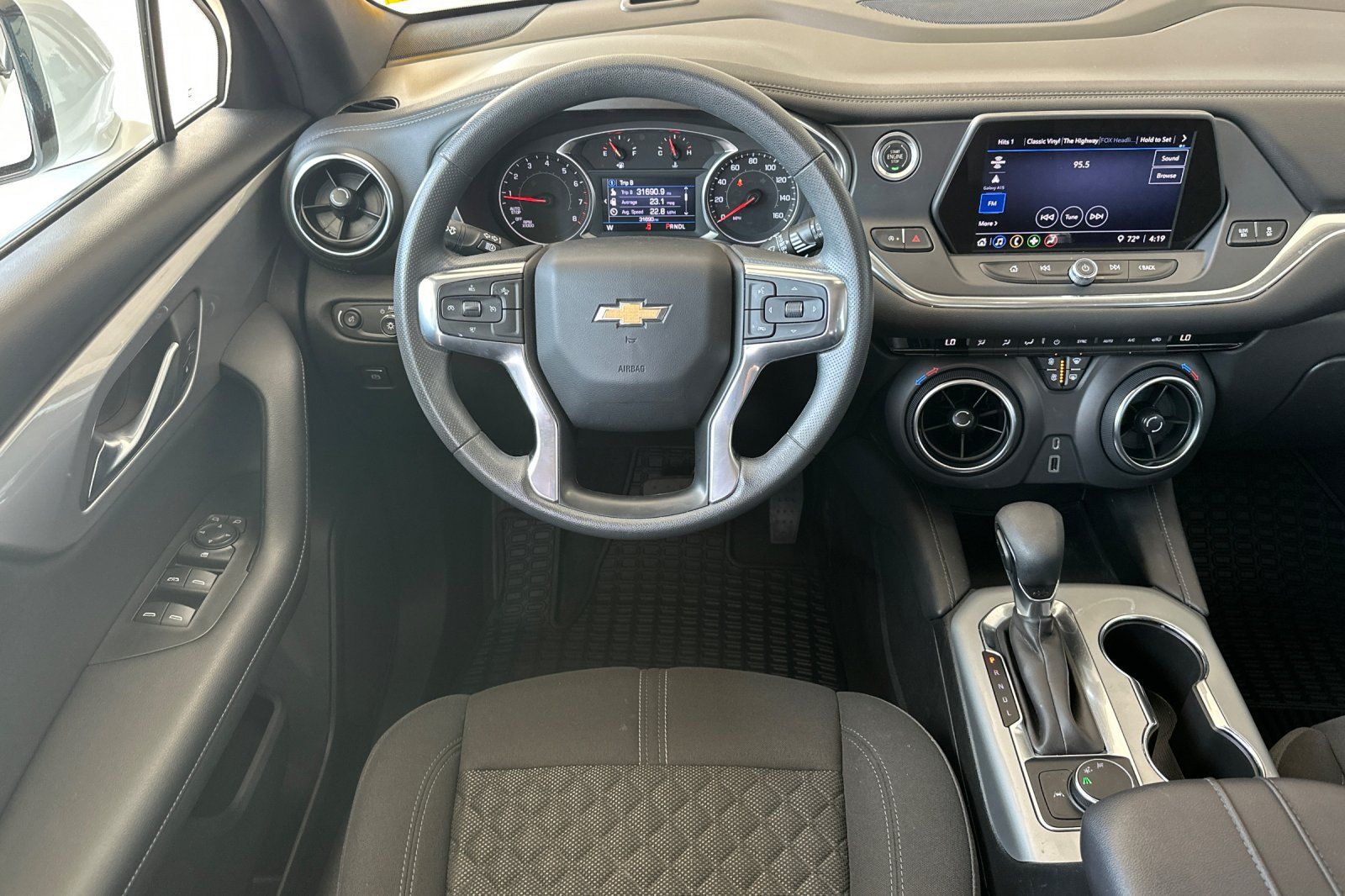 Used 2022 Chevrolet Blazer LT FWD image 16
