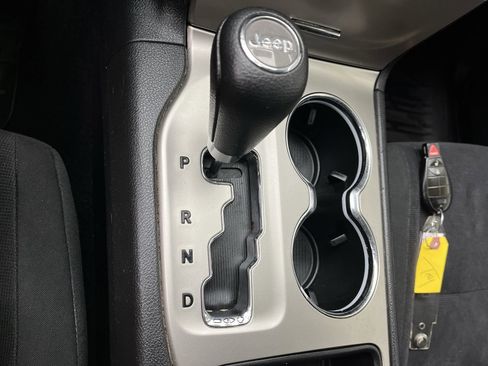 Used 2011 Jeep Grand Cherokee Laredo w/ Trailer Tow Group AWD/4WD image 19