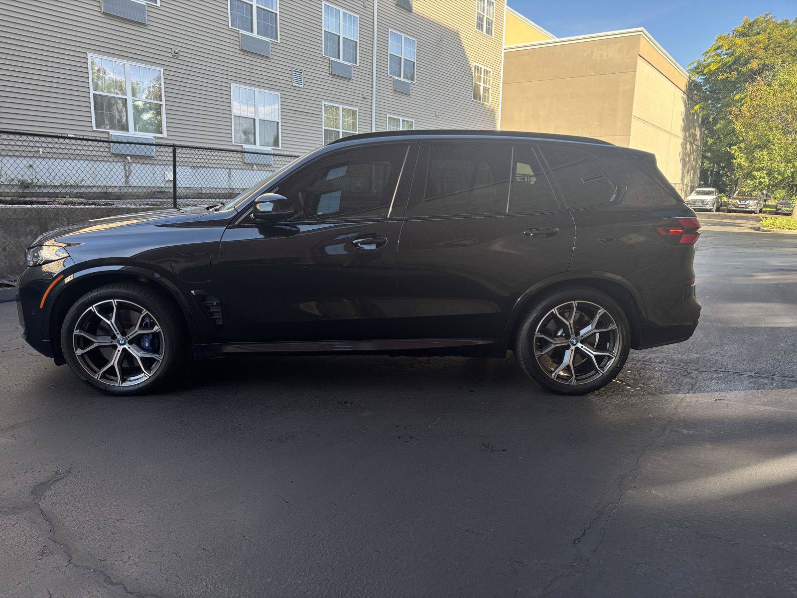 Used 2024 BMW X5 xDrive50e w/ M Sport Package AWD/4WD image 3