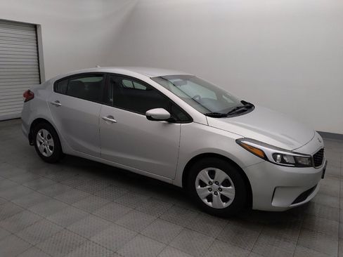 Used 2018 Kia Forte LX image 11