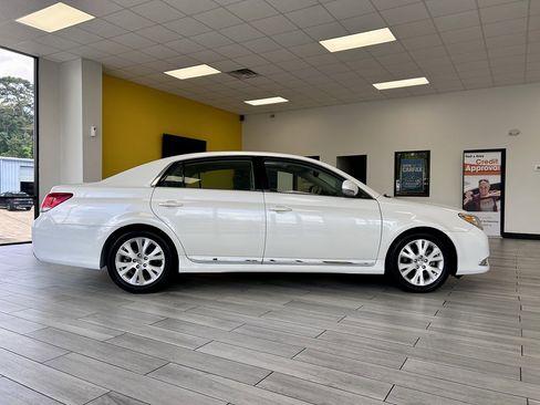 Used 2011 Toyota Avalon FWD image 5