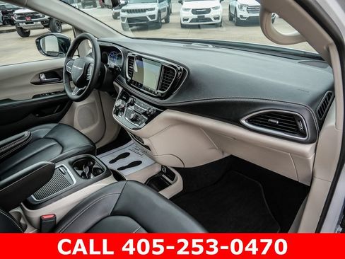 Used 2024 Chrysler Pacifica Limited FWD image 79