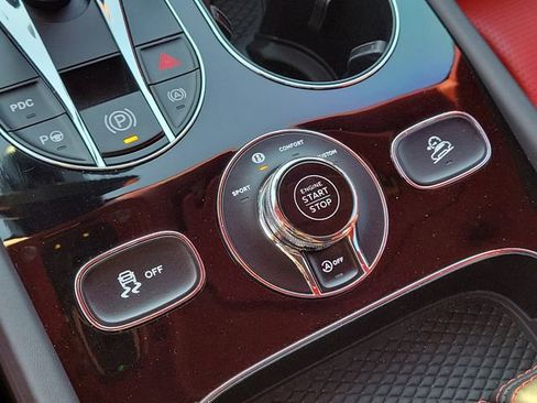 Used 2022 Bentley Bentayga image 30