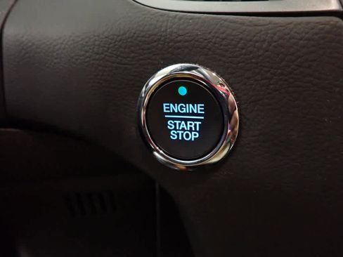 Used 2019 Ford Edge SE image 22