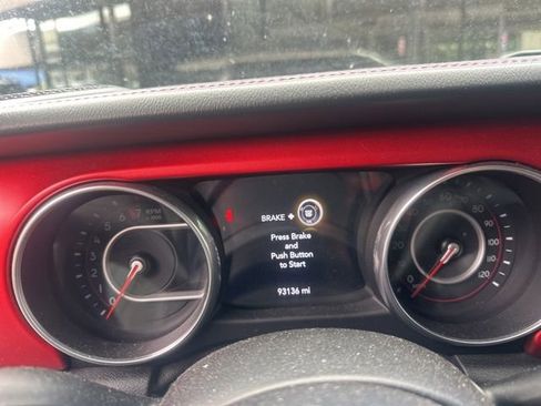 Used 2018 Jeep Wrangler Unlimited Rubicon w/ LED Lighting Group AWD/4WD image 10