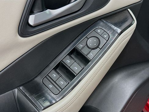 Used 2025 Nissan Rogue SV AWD/4WD image 15