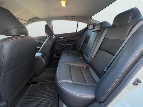Used 2022 Nissan Altima 2.5 SR FWD image 14
