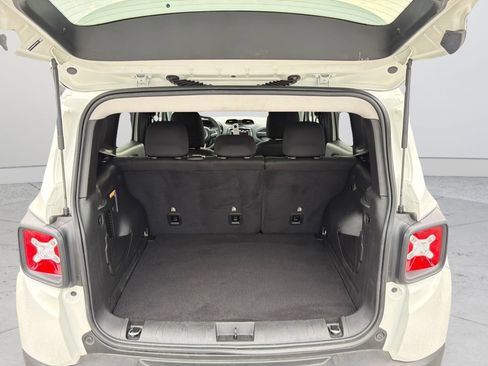 Used 2023 Jeep Renegade Latitude AWD/4WD image 26