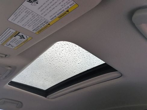 Used 2022 Nissan Armada SL w/ Captain's Chairs Package image 19