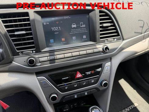Used 2017 Hyundai Elantra SE FWD image 17