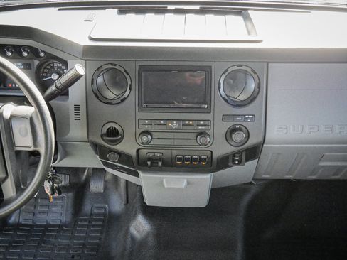 Used 2014 Ford F550 2WD Regular Cab Super Duty image 21