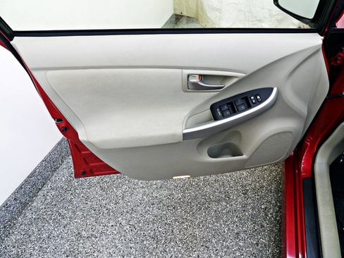 Used 2013 Toyota Prius Two image 7