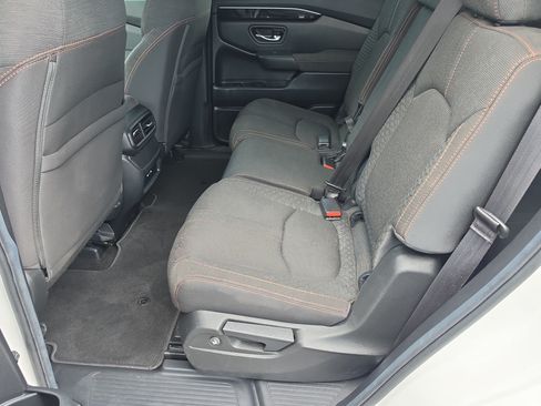 Used 2025 Honda Pilot Sport image 16