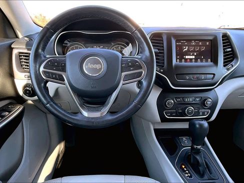 Used 2021 Jeep Cherokee Latitude Lux w/ Mopar Interior Package image 6