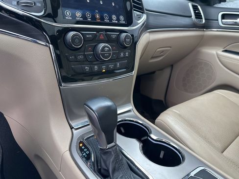 Used 2021 Jeep Grand Cherokee Limited w/ Luxury Group II image 16