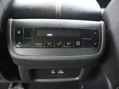 Used 2024 Nissan Pathfinder SV AWD/4WD image 35