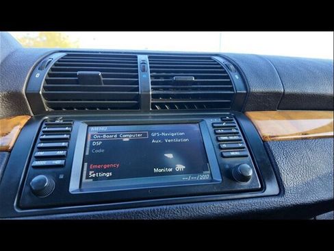 Used 2003 BMW X5 3.0i image 9